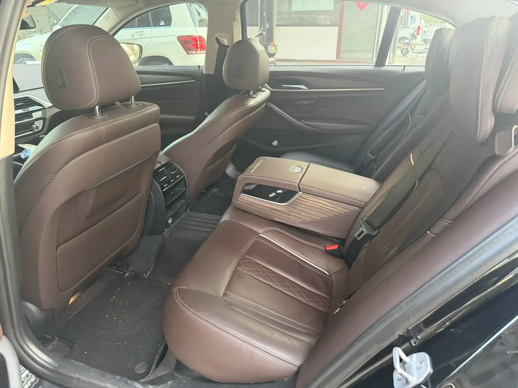 2020 BMW 5 thumbnail 4