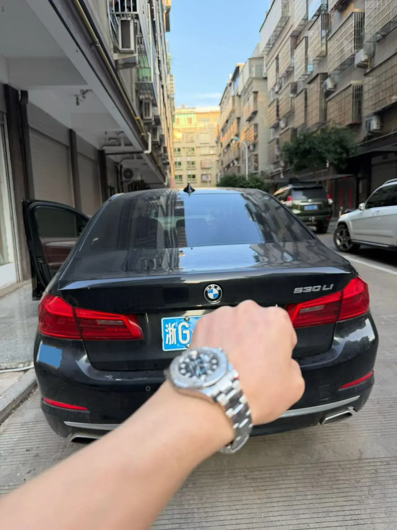 2020 BMW 5 thumbnail 2