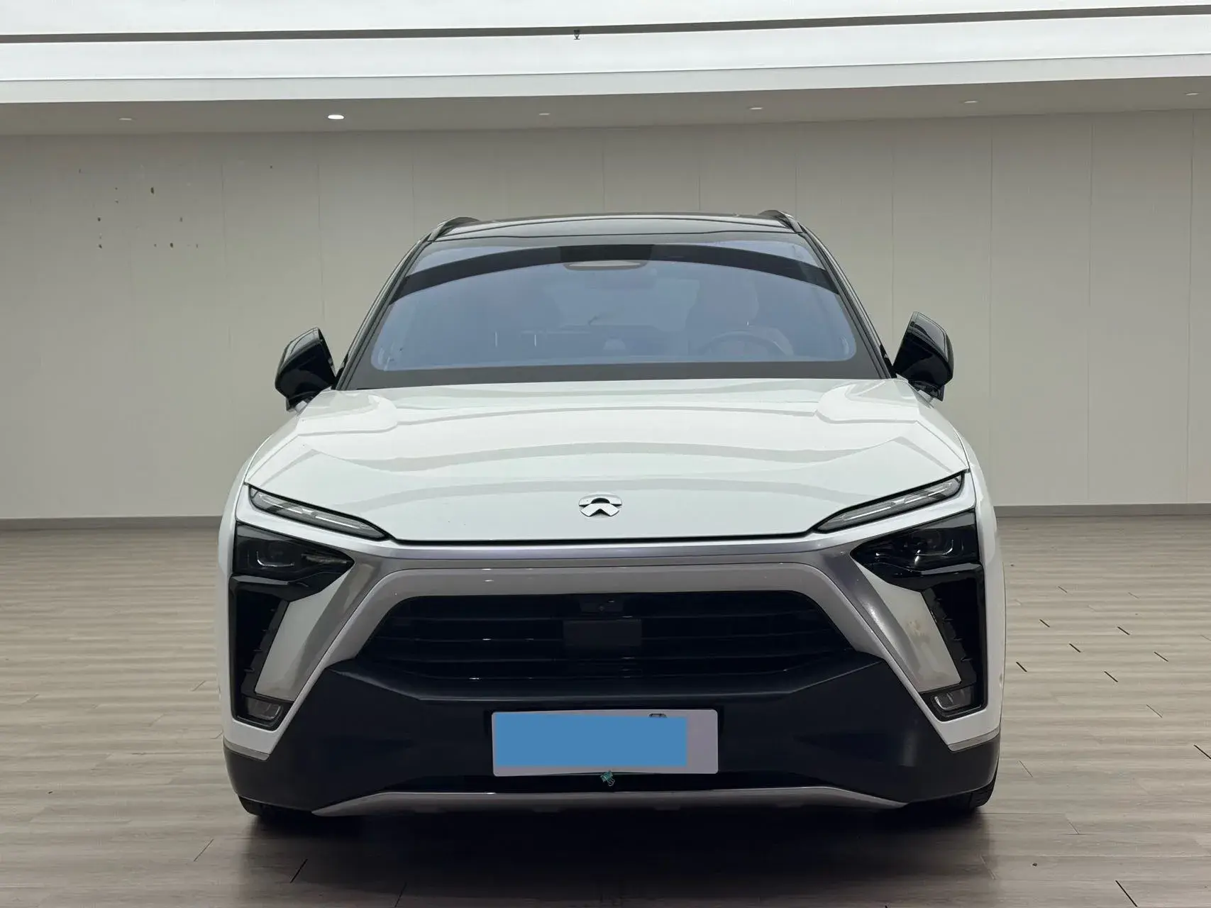 2020 NIO ES8 thumbnail 3