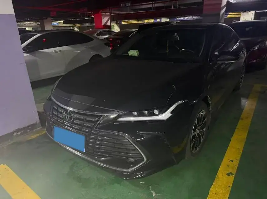 2024 TOYOTA AVALON view 1