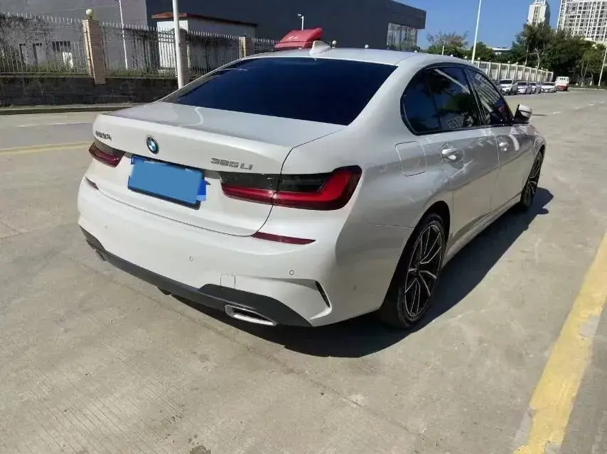 2022 BMW 3 thumbnail 4