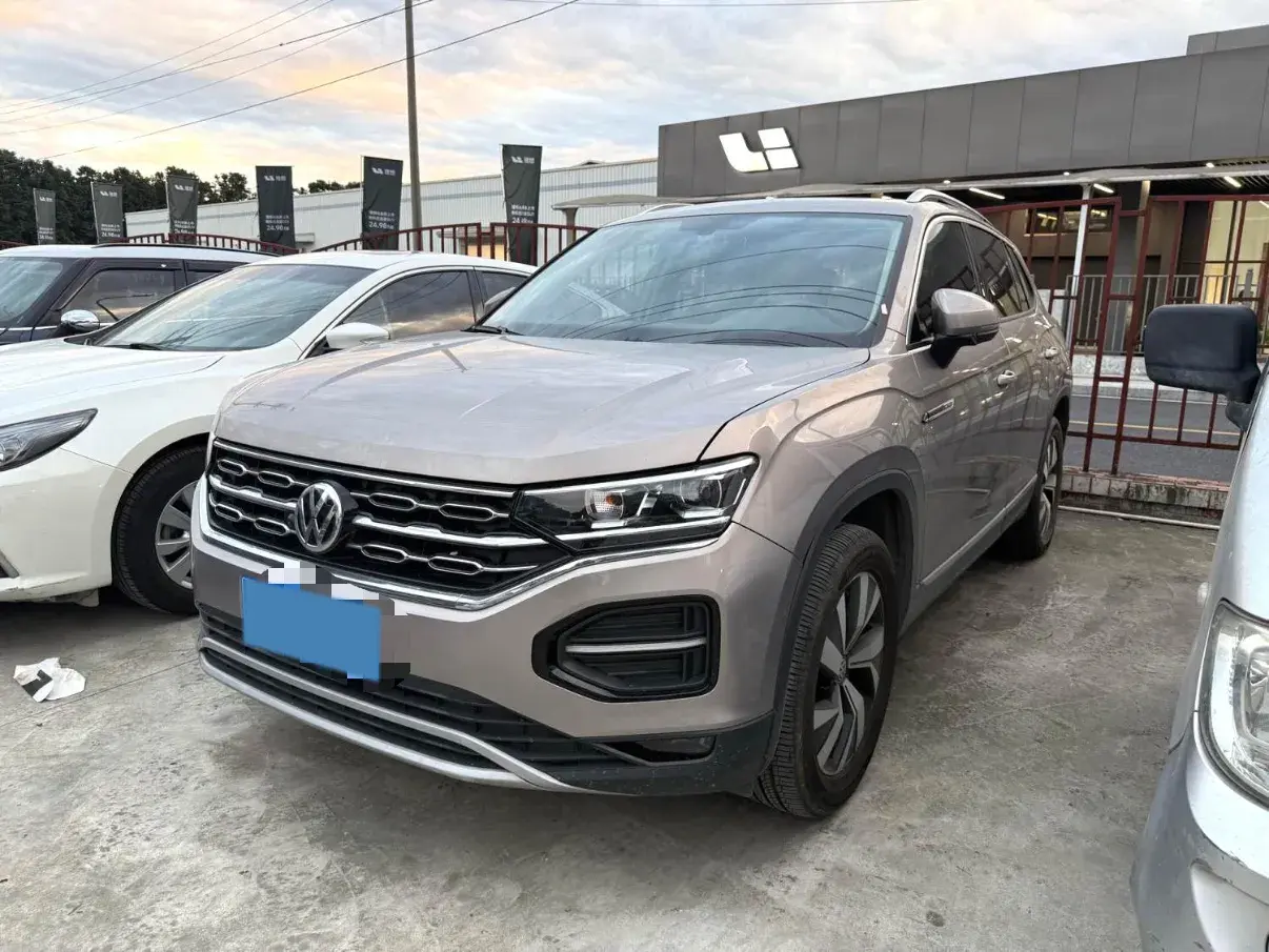 2020 VOLKSWAGEN TAYRON view 1