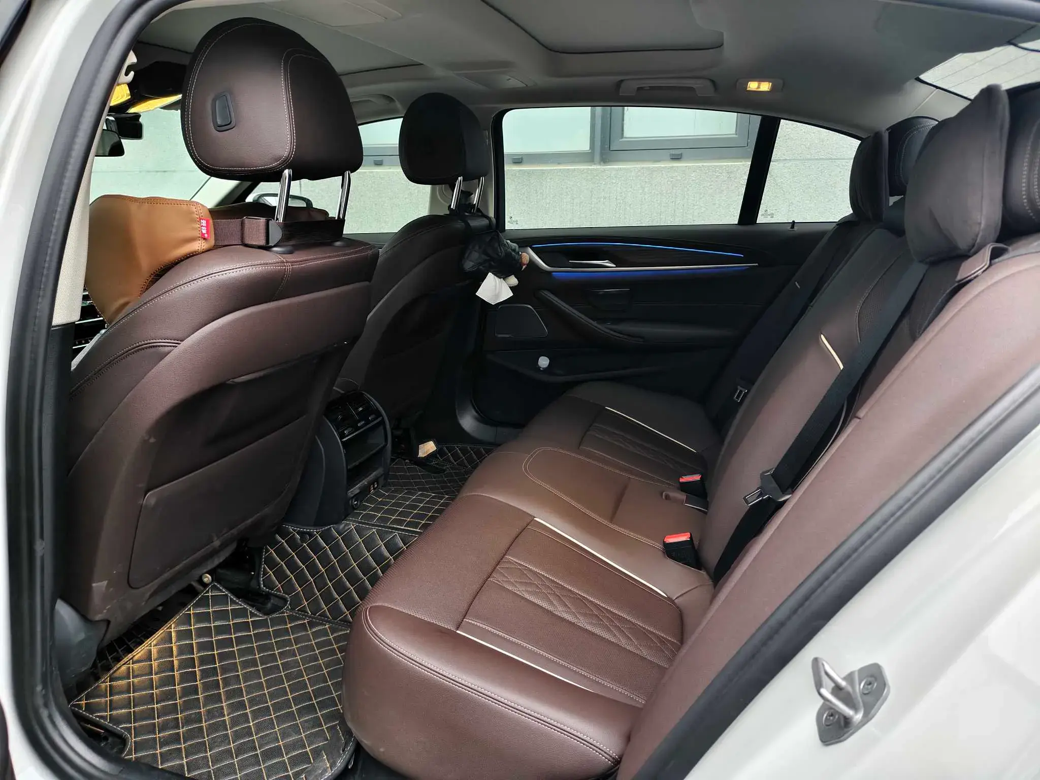 2022 BMW 5 thumbnail 4