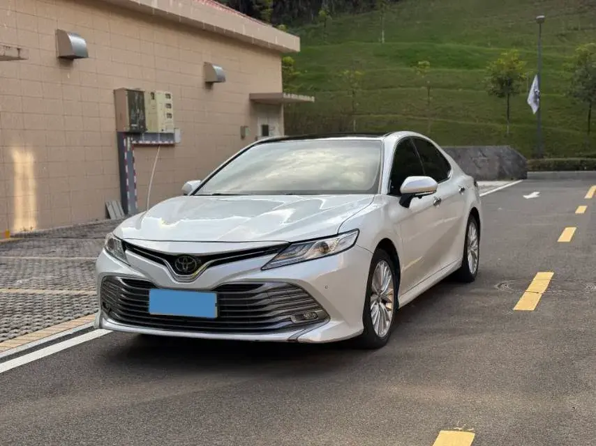 2019 TOYOTA CAMRY view 1