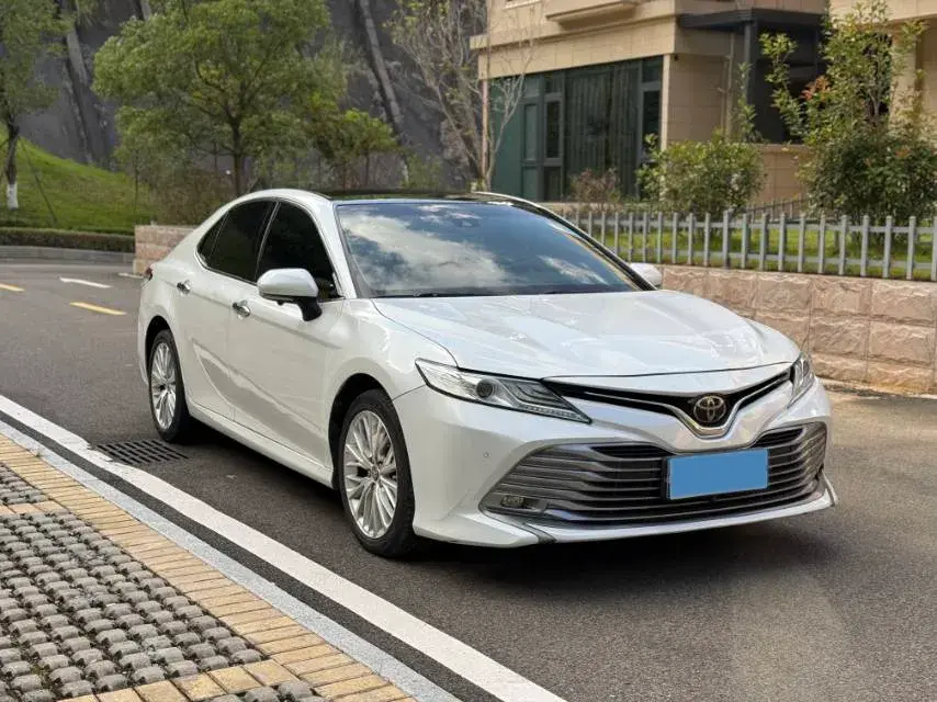 2019 TOYOTA CAMRY thumbnail 2