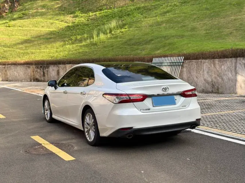 2019 TOYOTA CAMRY thumbnail 4