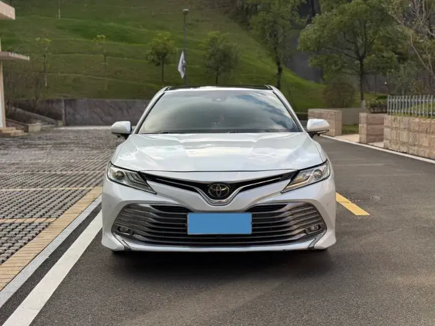 2019 TOYOTA CAMRY thumbnail 3