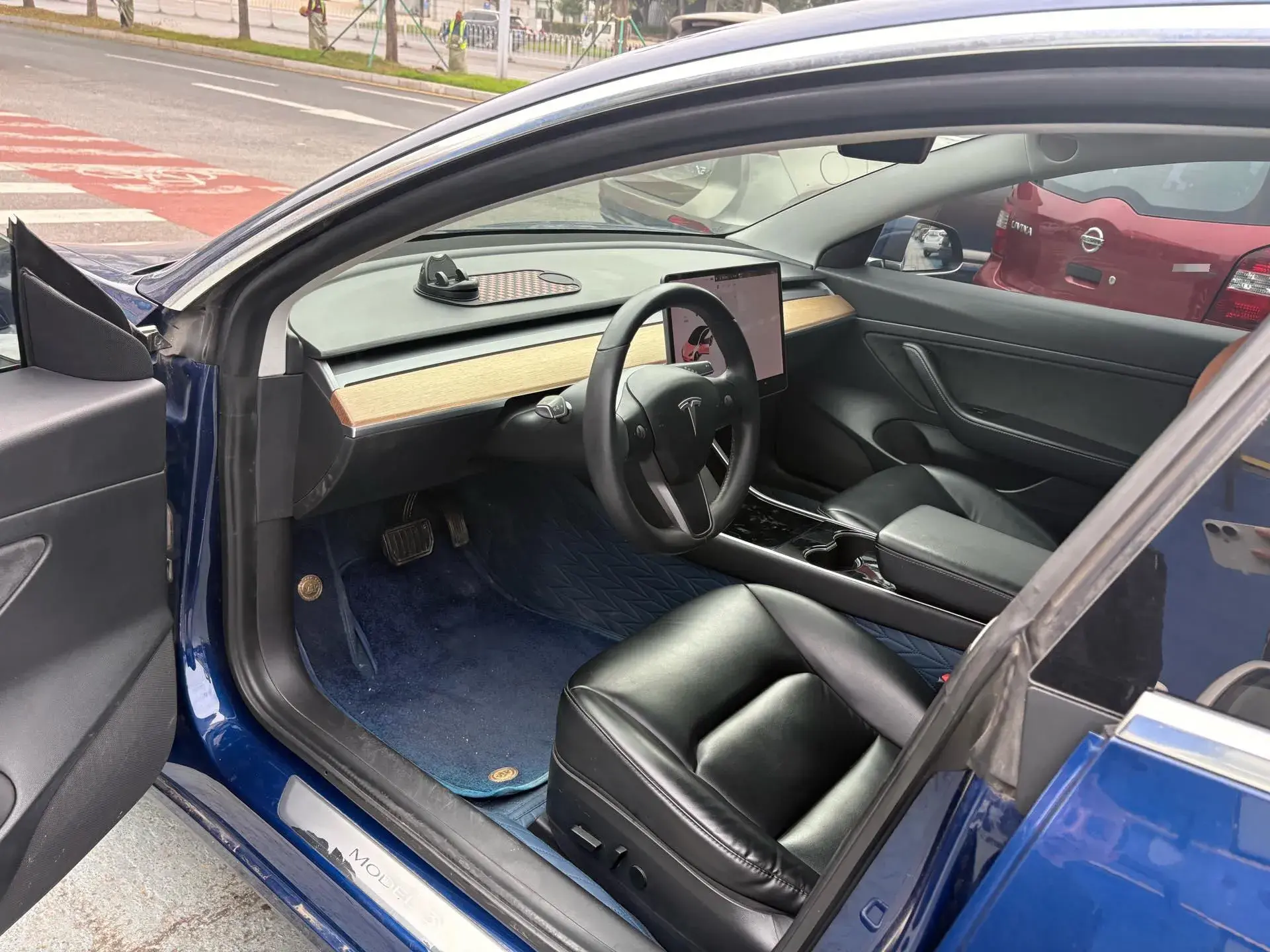 2019 TESLA MODEL thumbnail 4