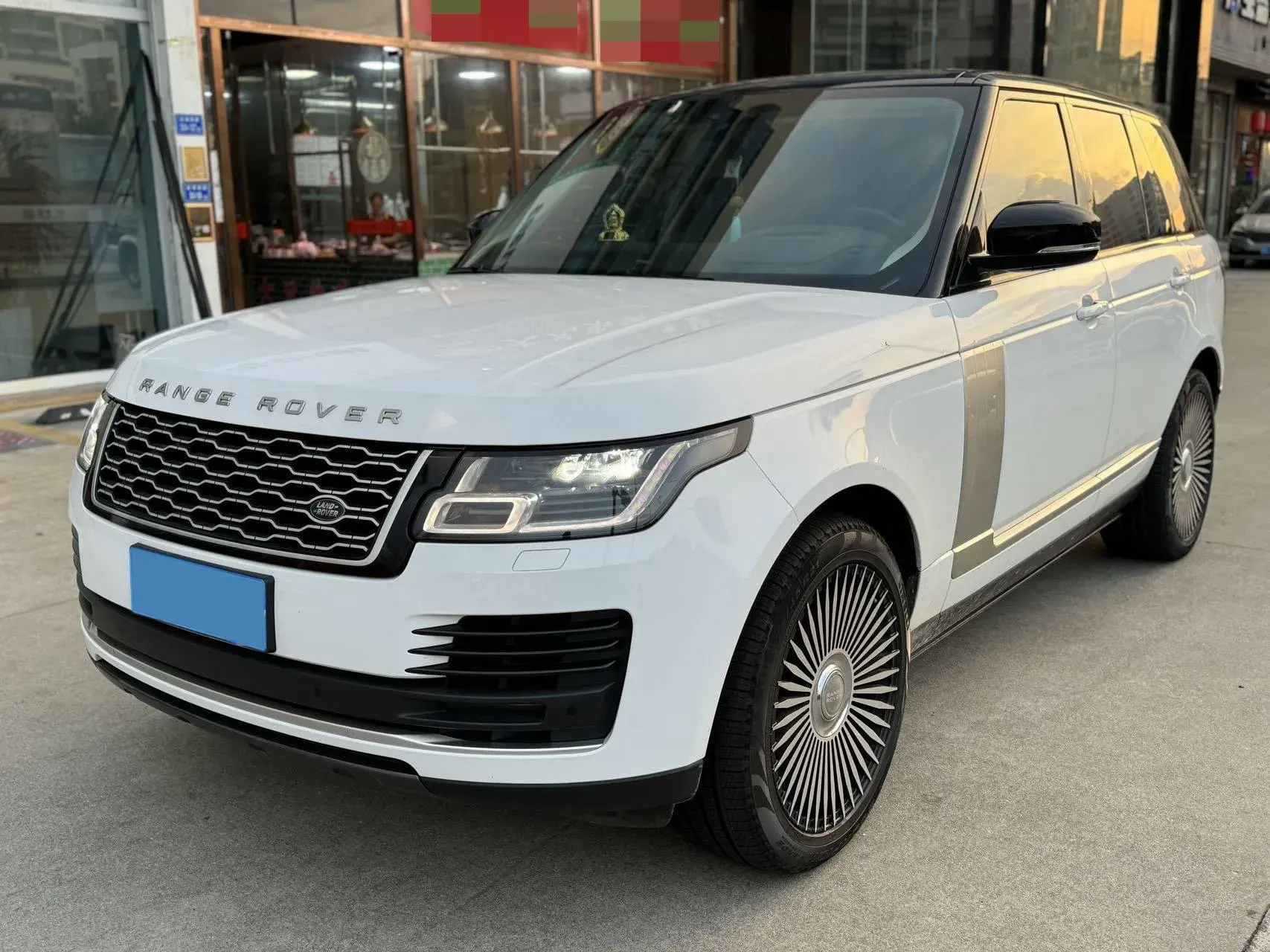 2022 LAND ROVER view 1