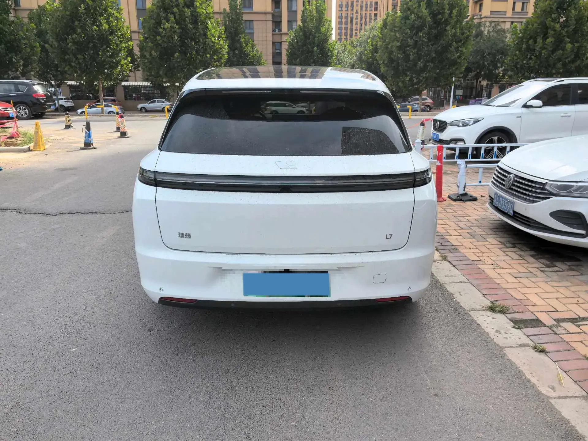 2023 LI L7 thumbnail 2