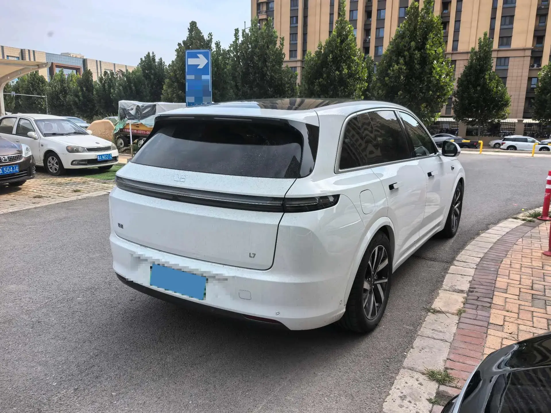 2023 LI L7 thumbnail 3