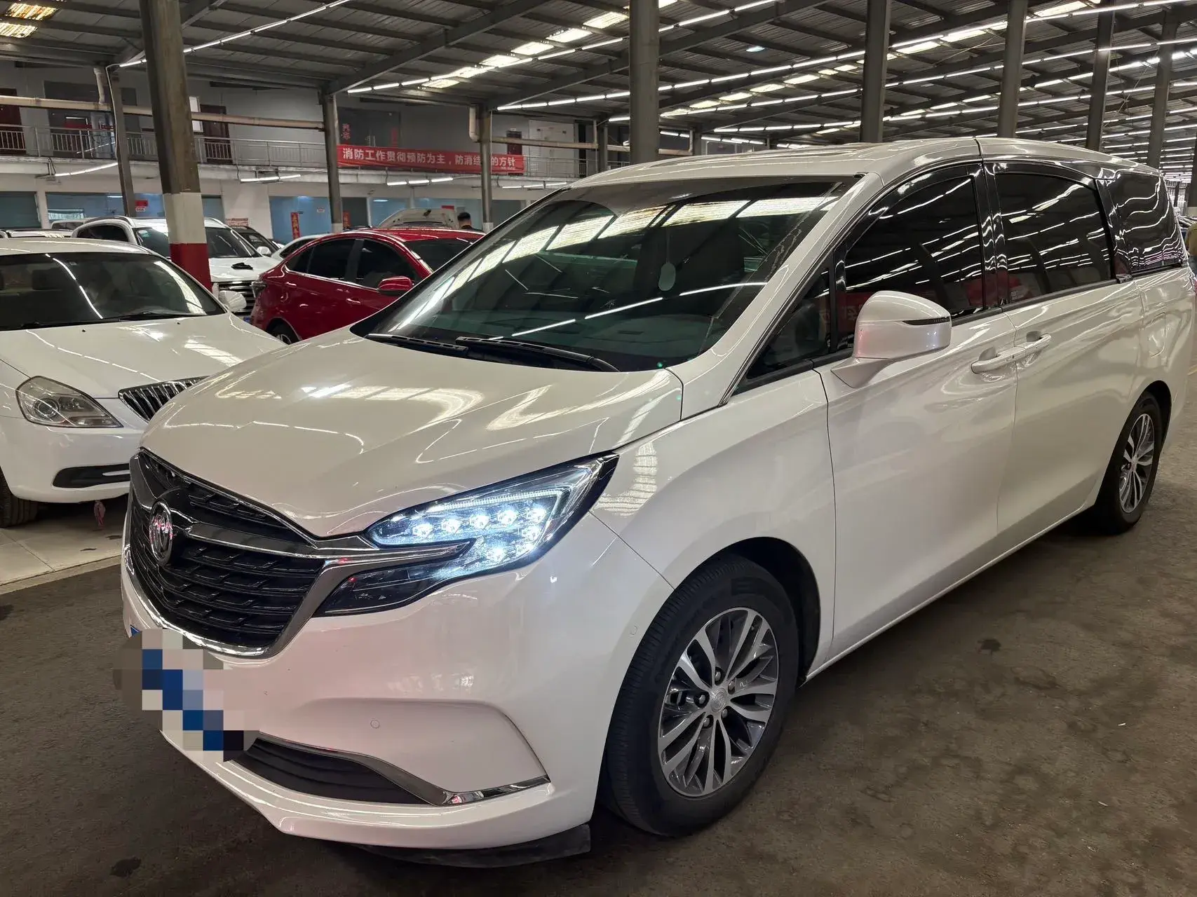 2021 BUICK GL8 view 1