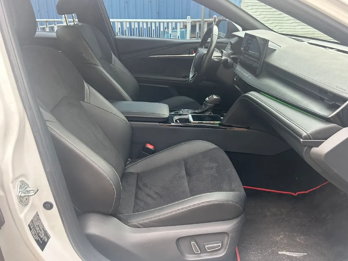 2024 Toyota Camry 2.0L 152HP L4 E-CVT Hybrid,autocango,china used car exporter,china ev exporter,chinese used car exporter,chinese used ev exporter