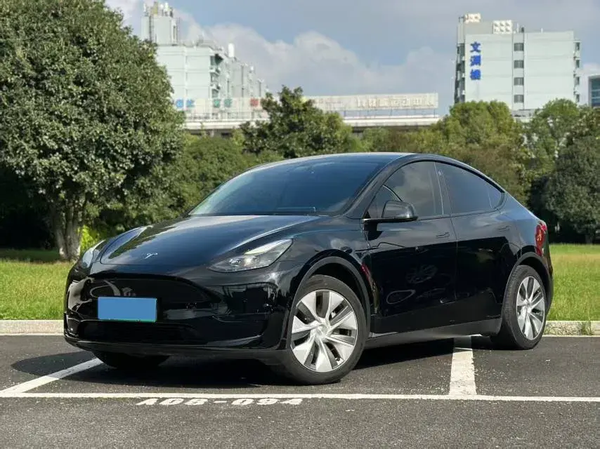 2022 TESLA MODEL view 1
