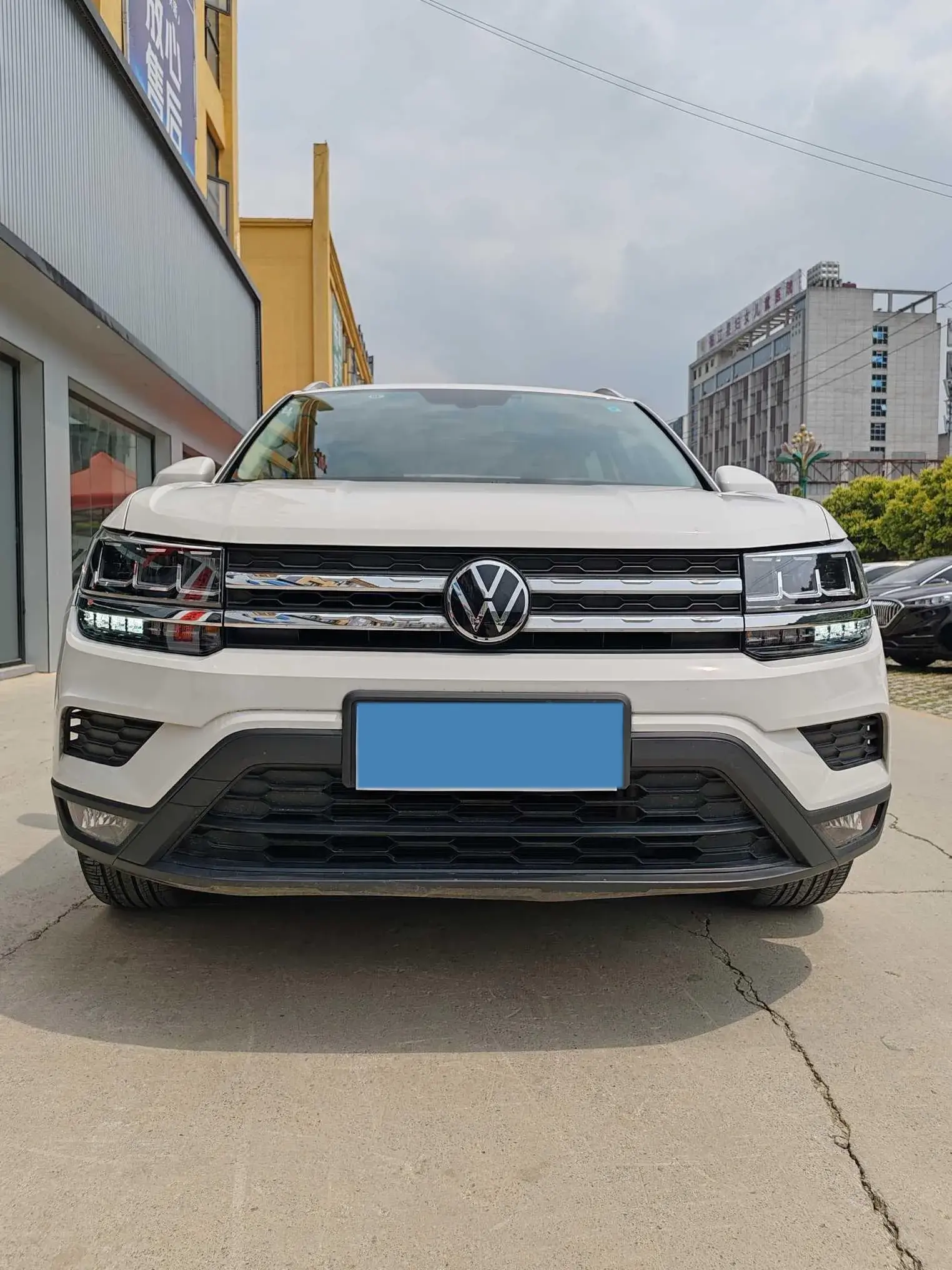 2021 VOLKSWAGEN THARU thumbnail 4