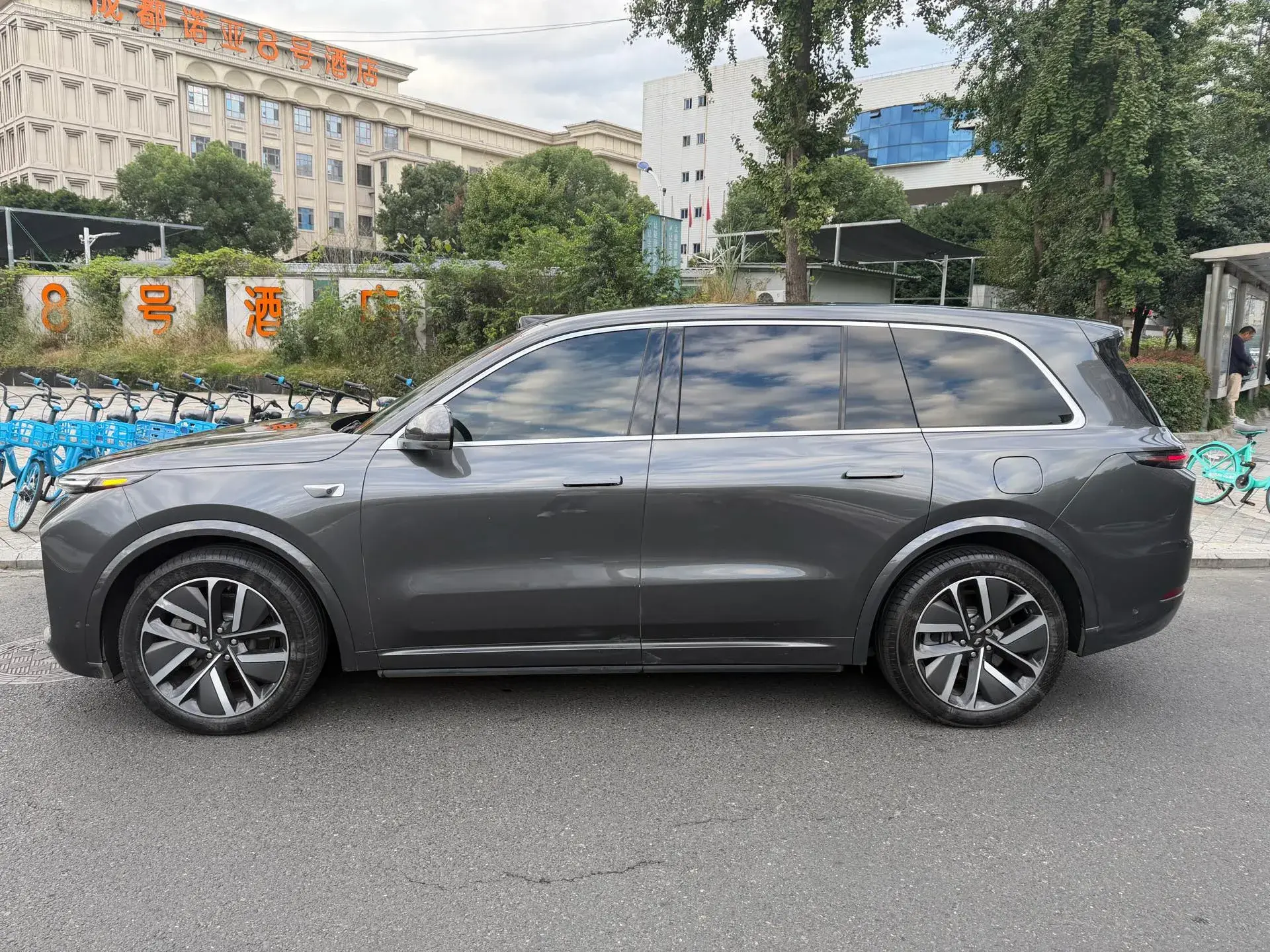 2022 LI L9 thumbnail 2