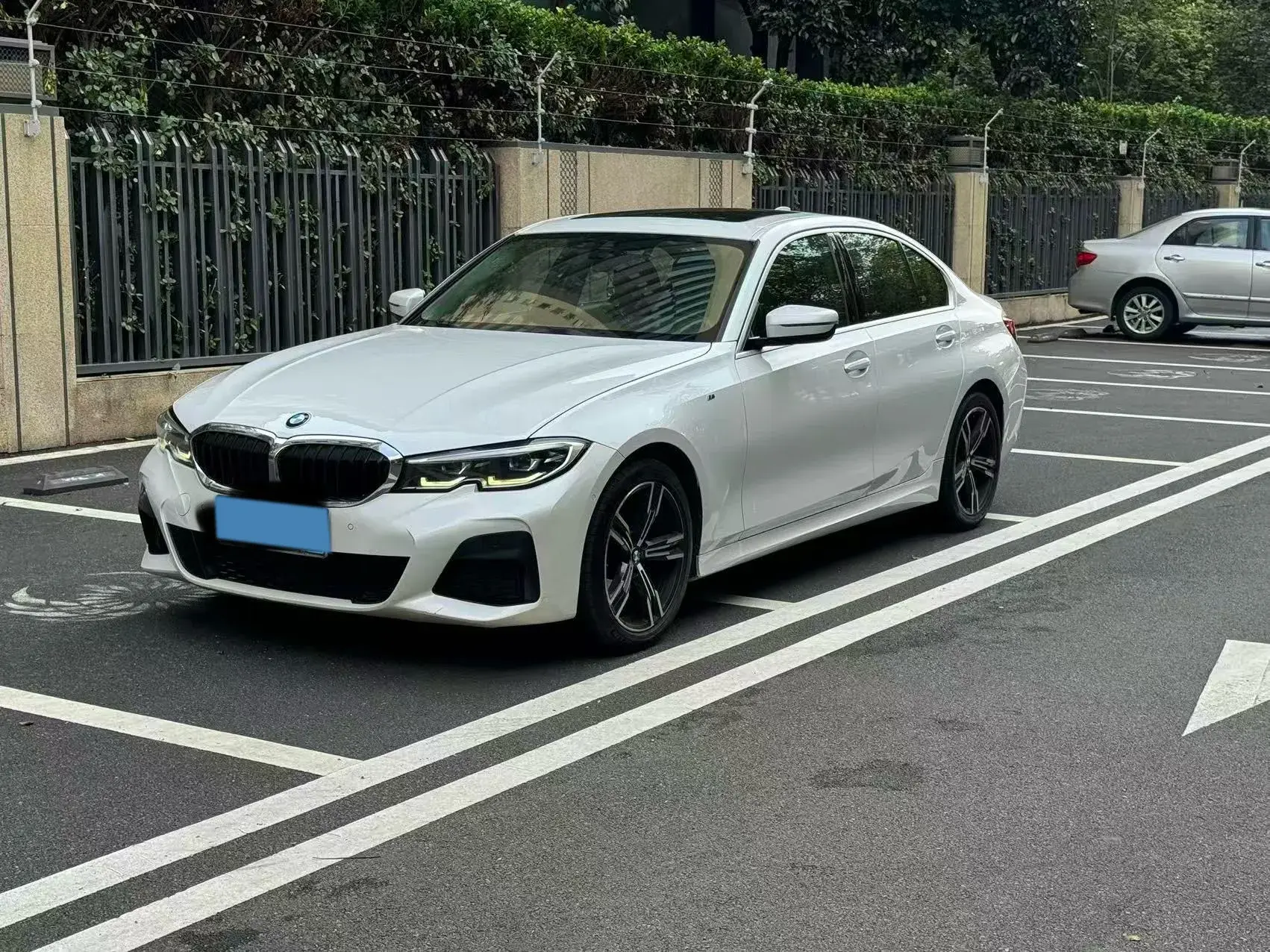 2021 BMW 3 view 1