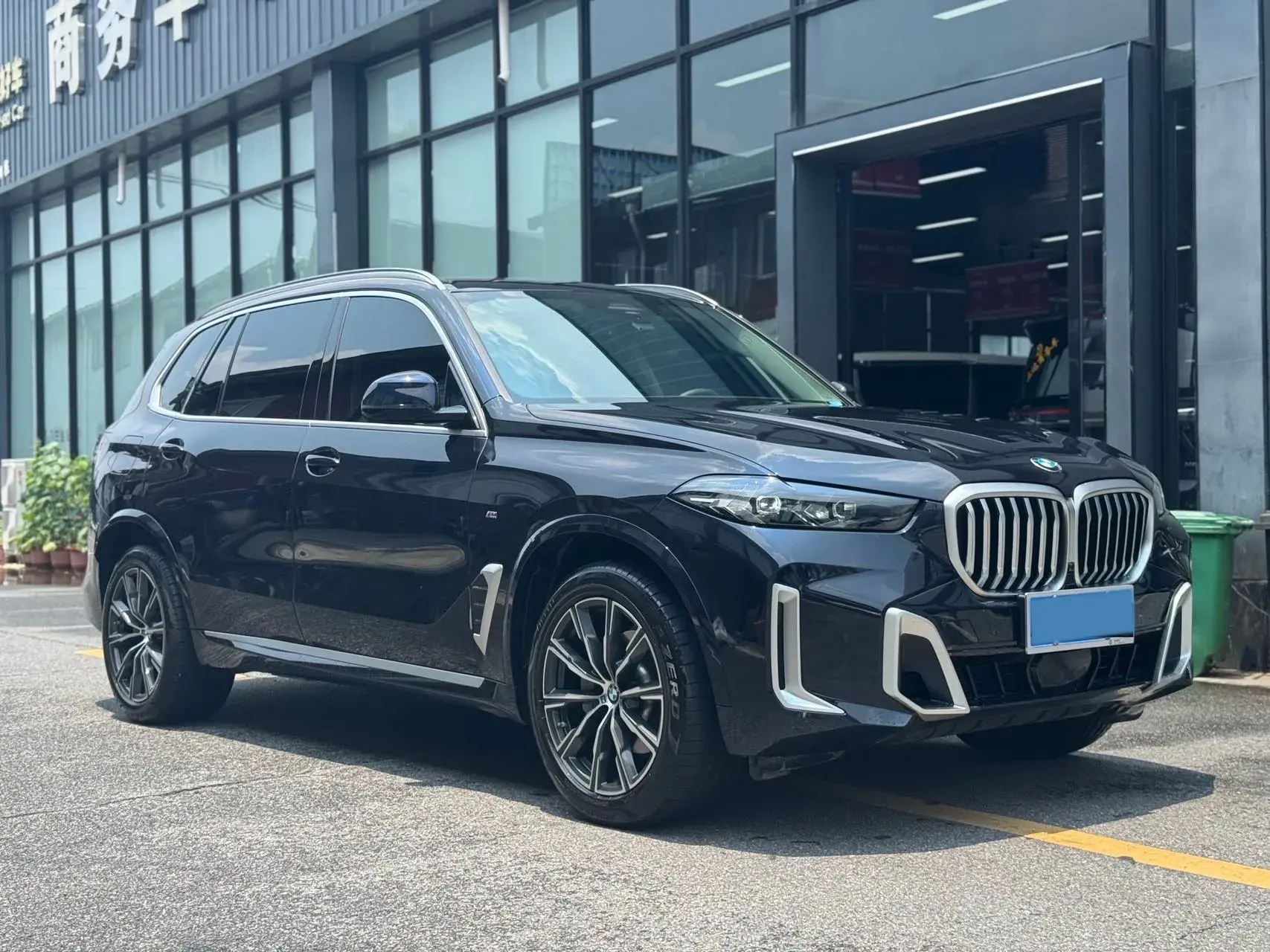 2023 BMW X5 thumbnail 3