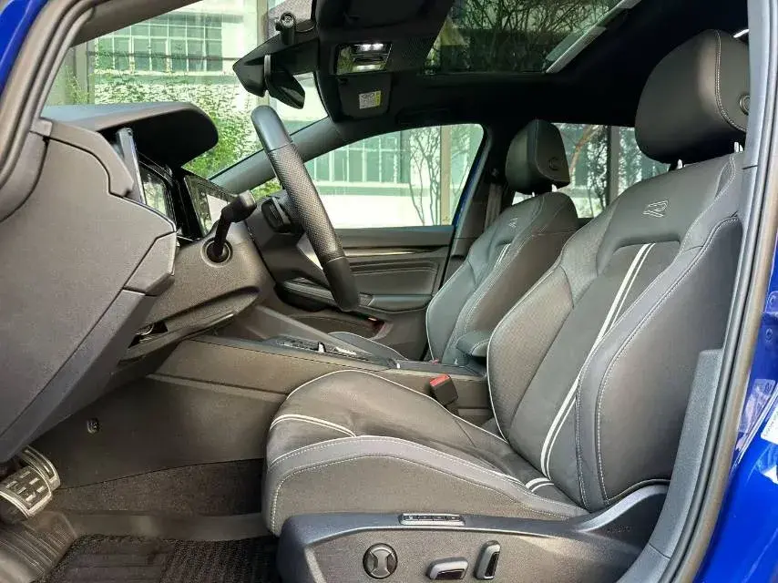 2021 VOLKSWAGEN GOLF thumbnail 4