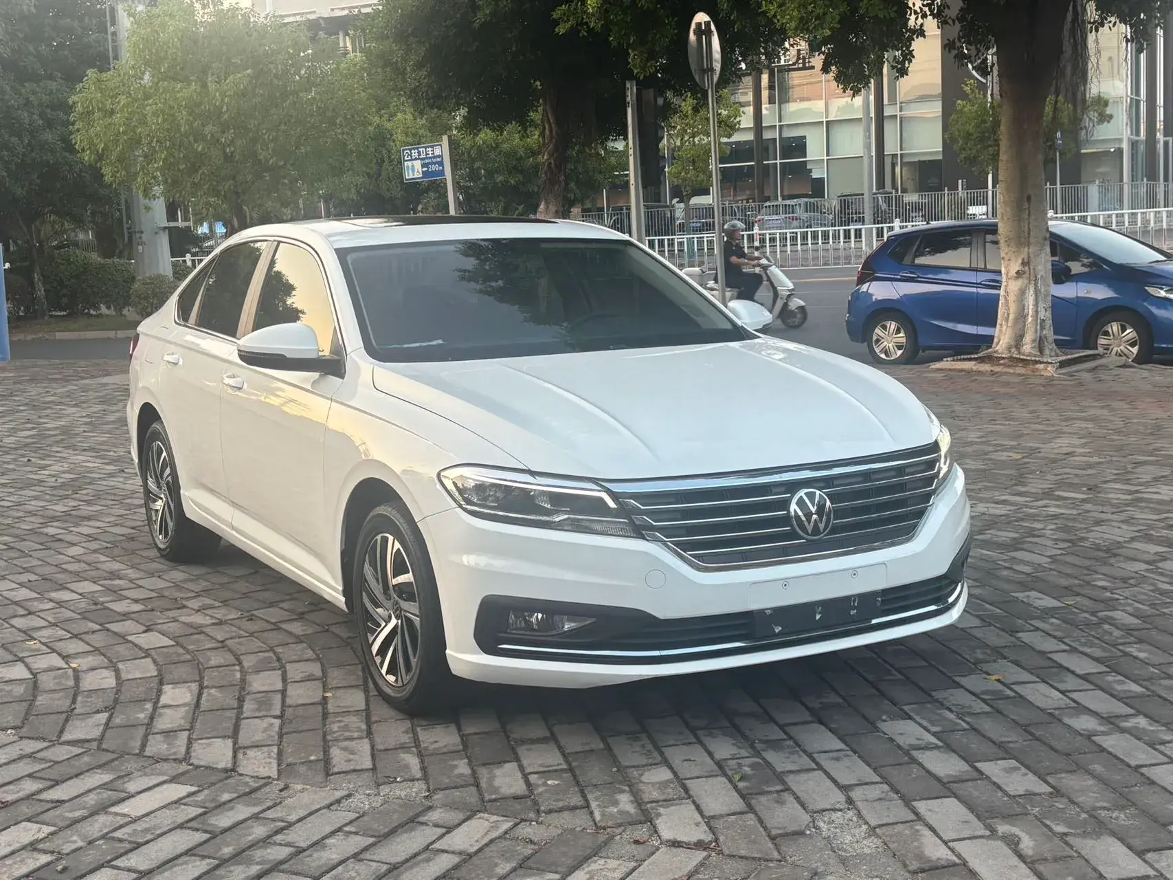 2022 VOLKSWAGEN LAVIDA thumbnail 2