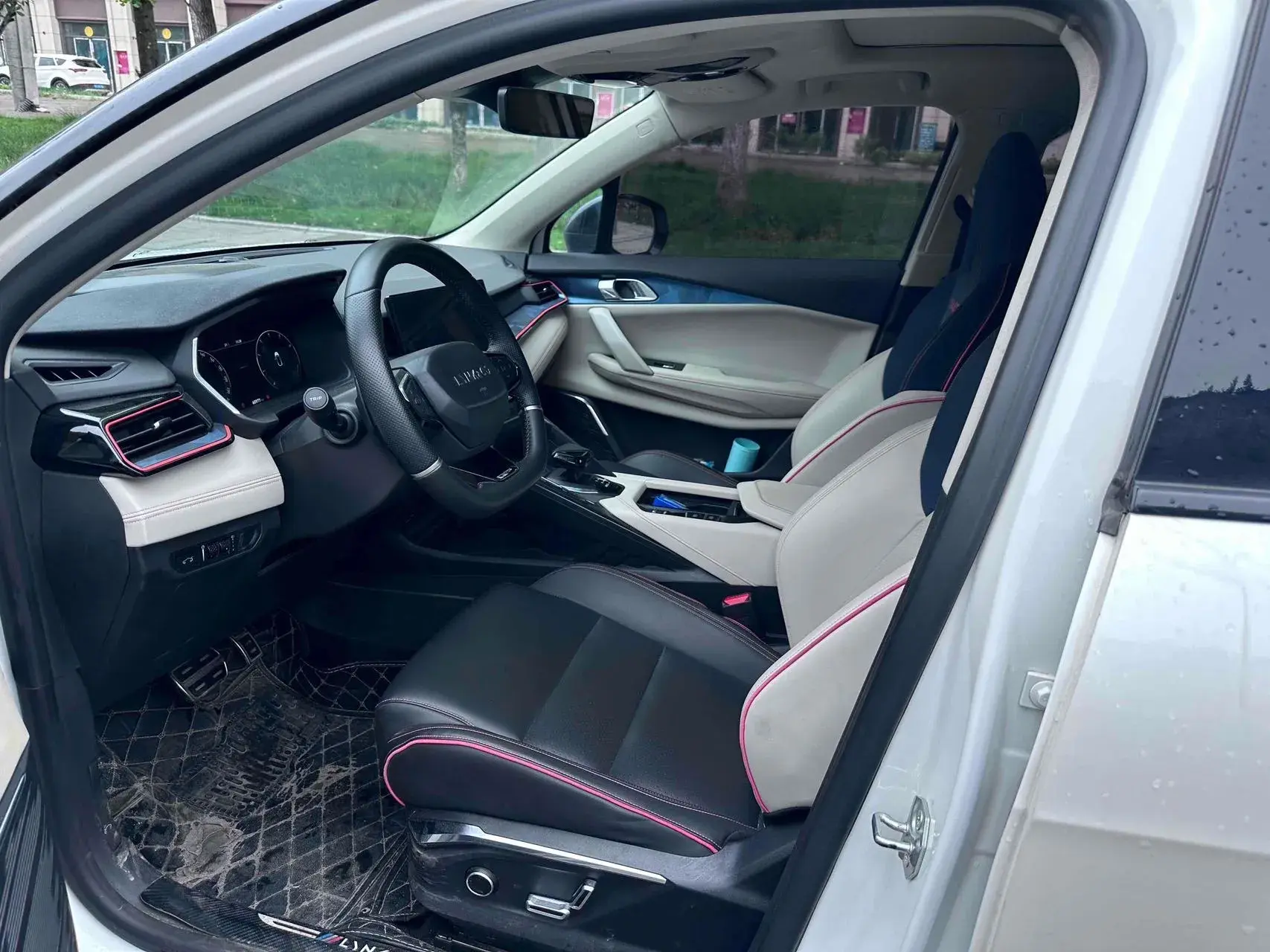 2020 LYNK&CO 06 thumbnail 4