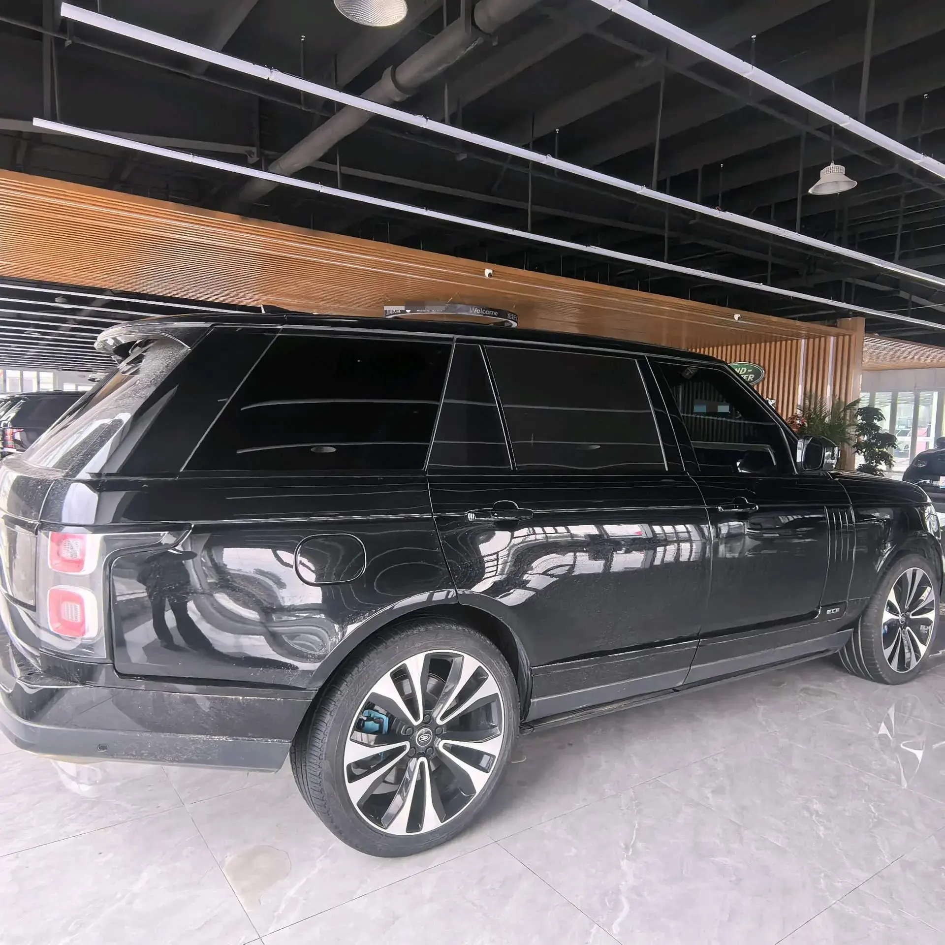 2022 LAND ROVER thumbnail 4