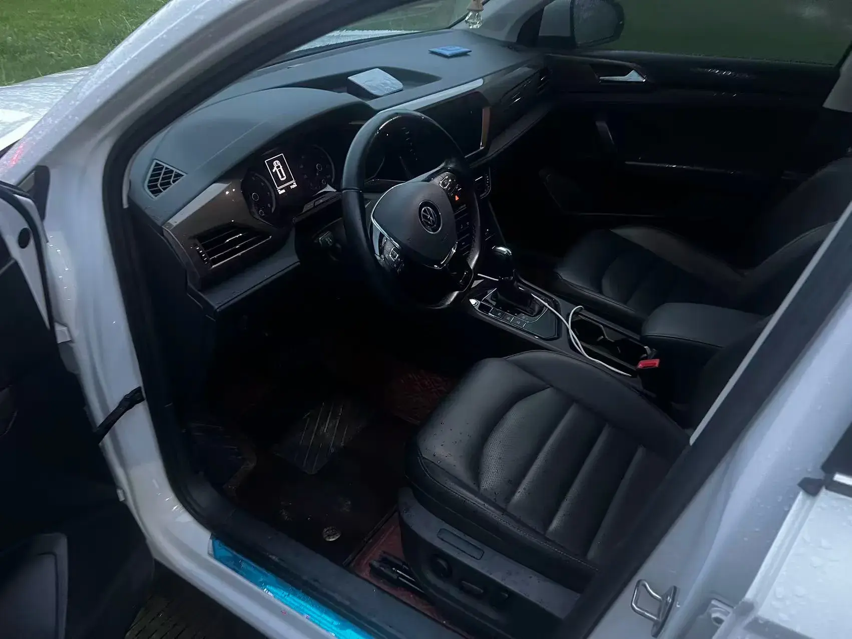 2021 VOLKSWAGEN THARU thumbnail 3