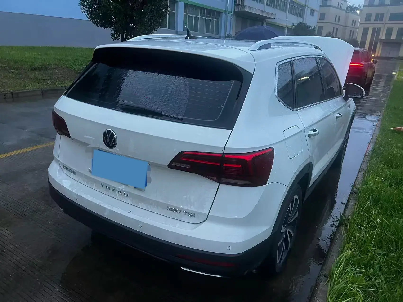 2021 VOLKSWAGEN THARU thumbnail 2