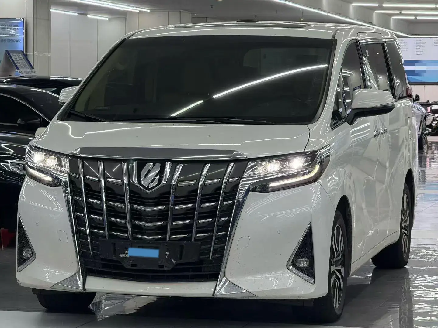 2018 TOYOTA ALPHARD view 1