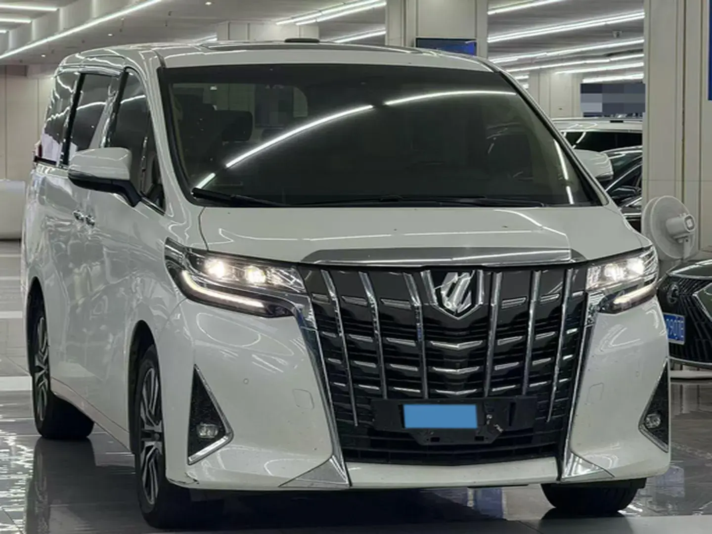 2018 TOYOTA ALPHARD thumbnail 3