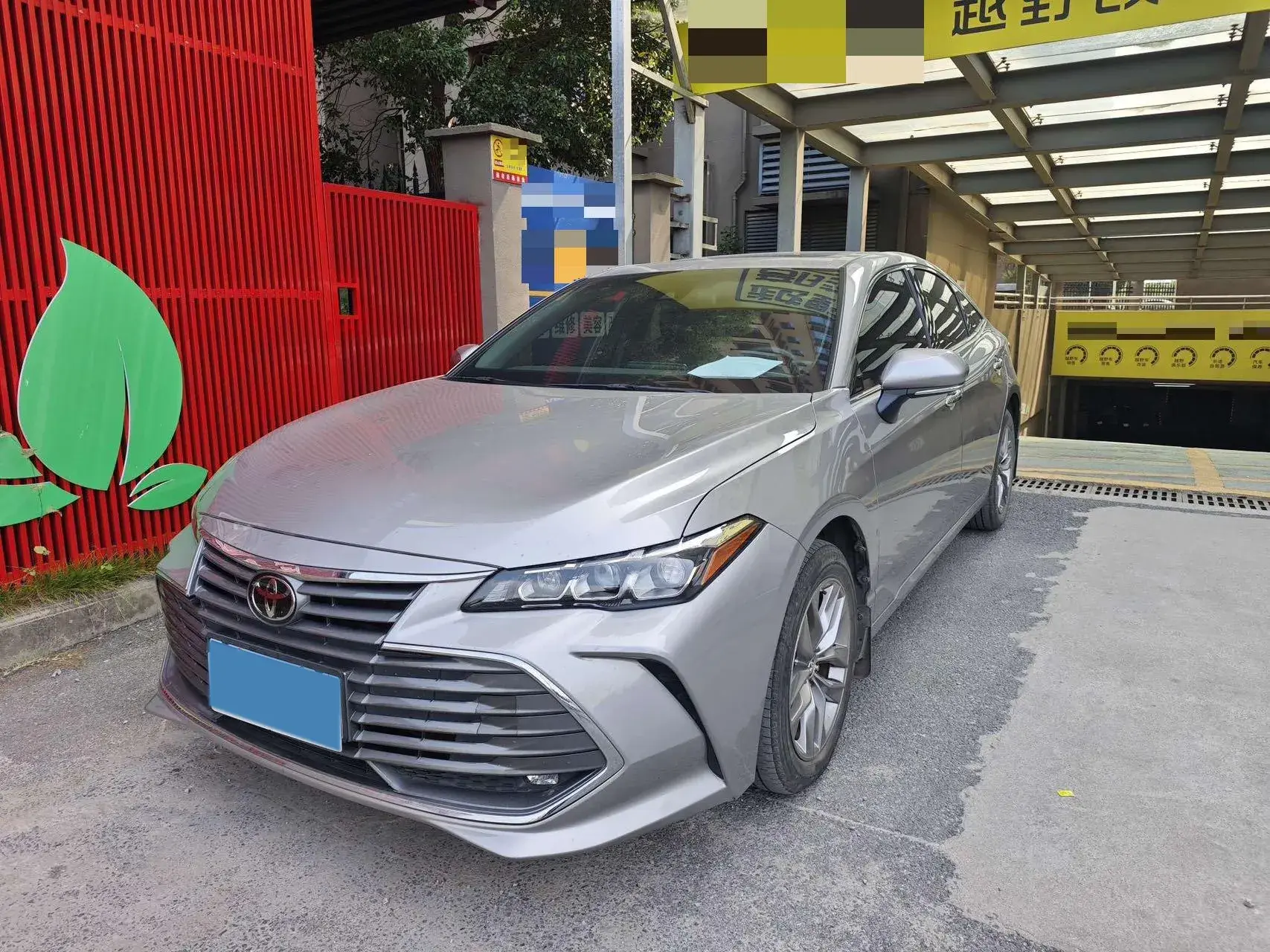 2019 TOYOTA AVALON view 1