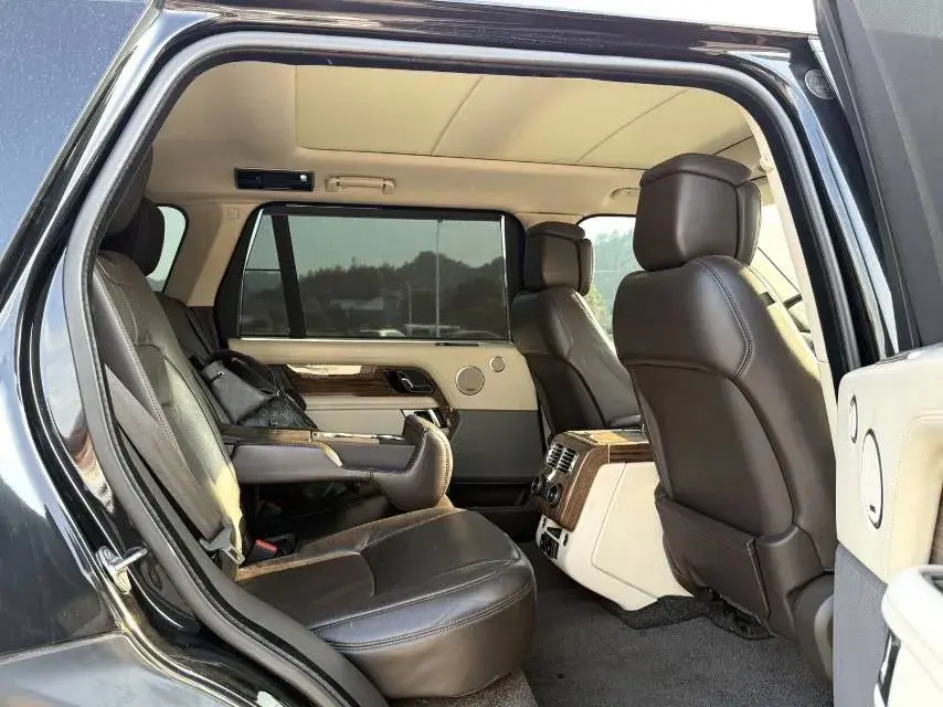 2021 LAND ROVER thumbnail 4