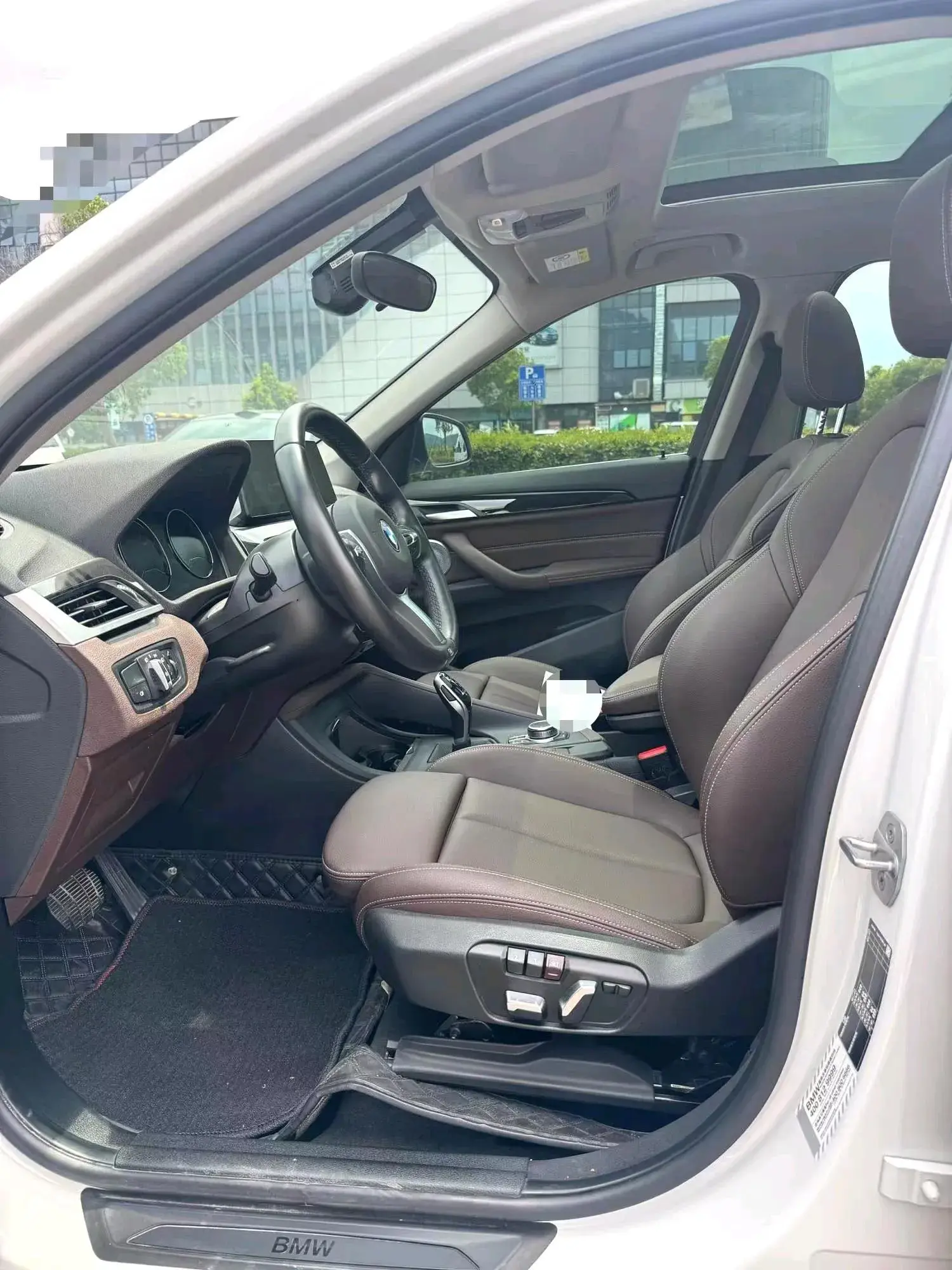 2022 BMW X1 thumbnail 4