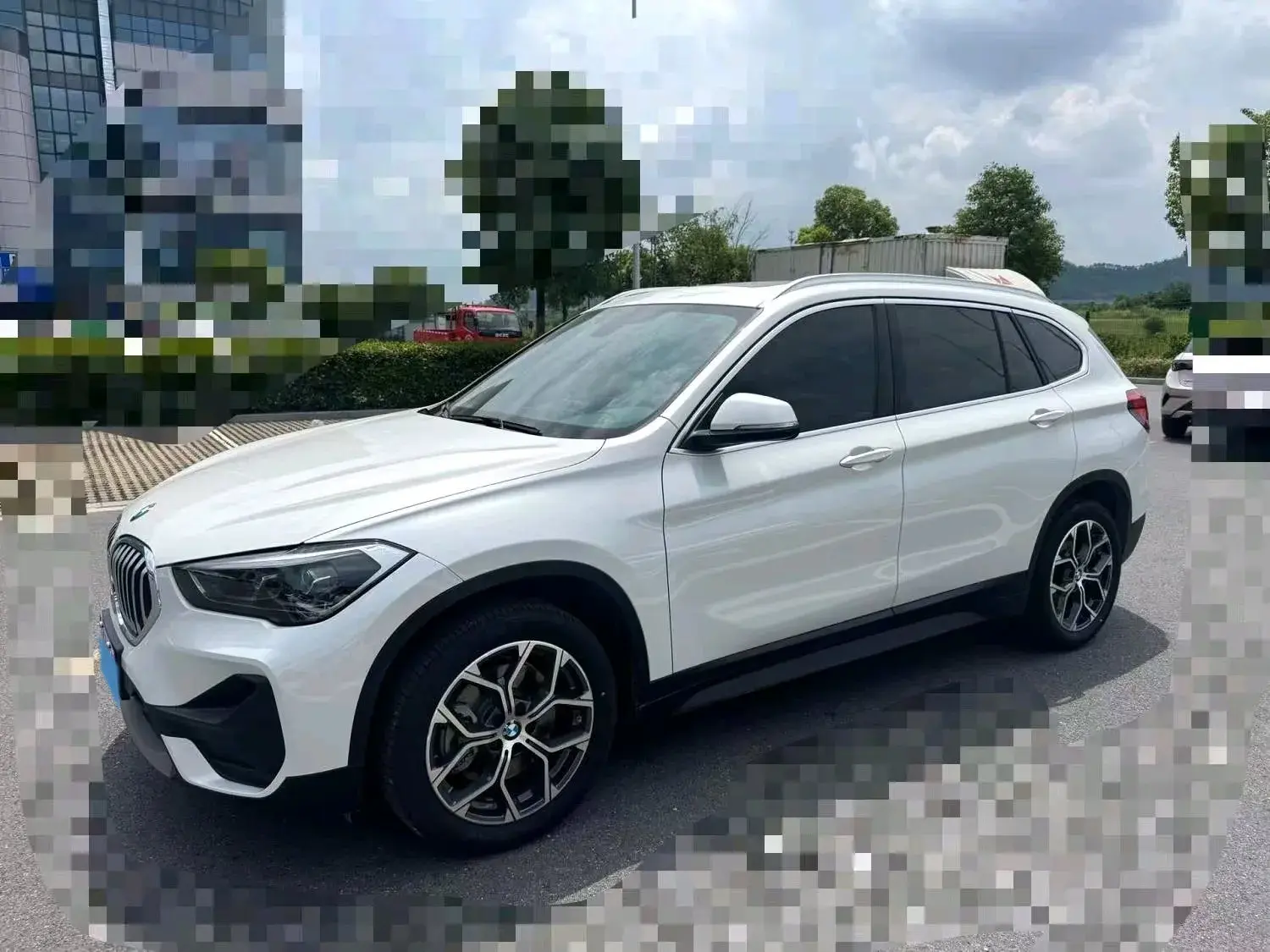 2022 BMW X1 view 1