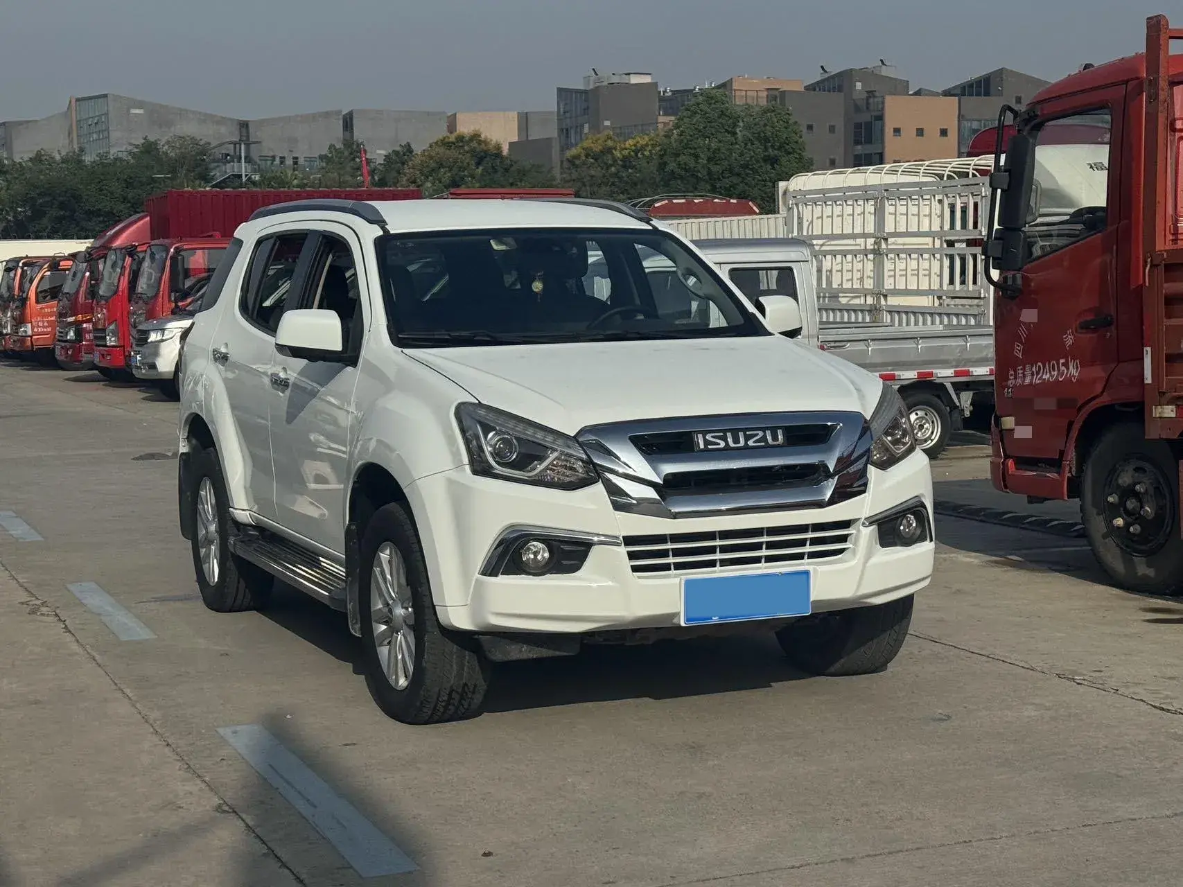 2018 ISUZU MU-X thumbnail 2