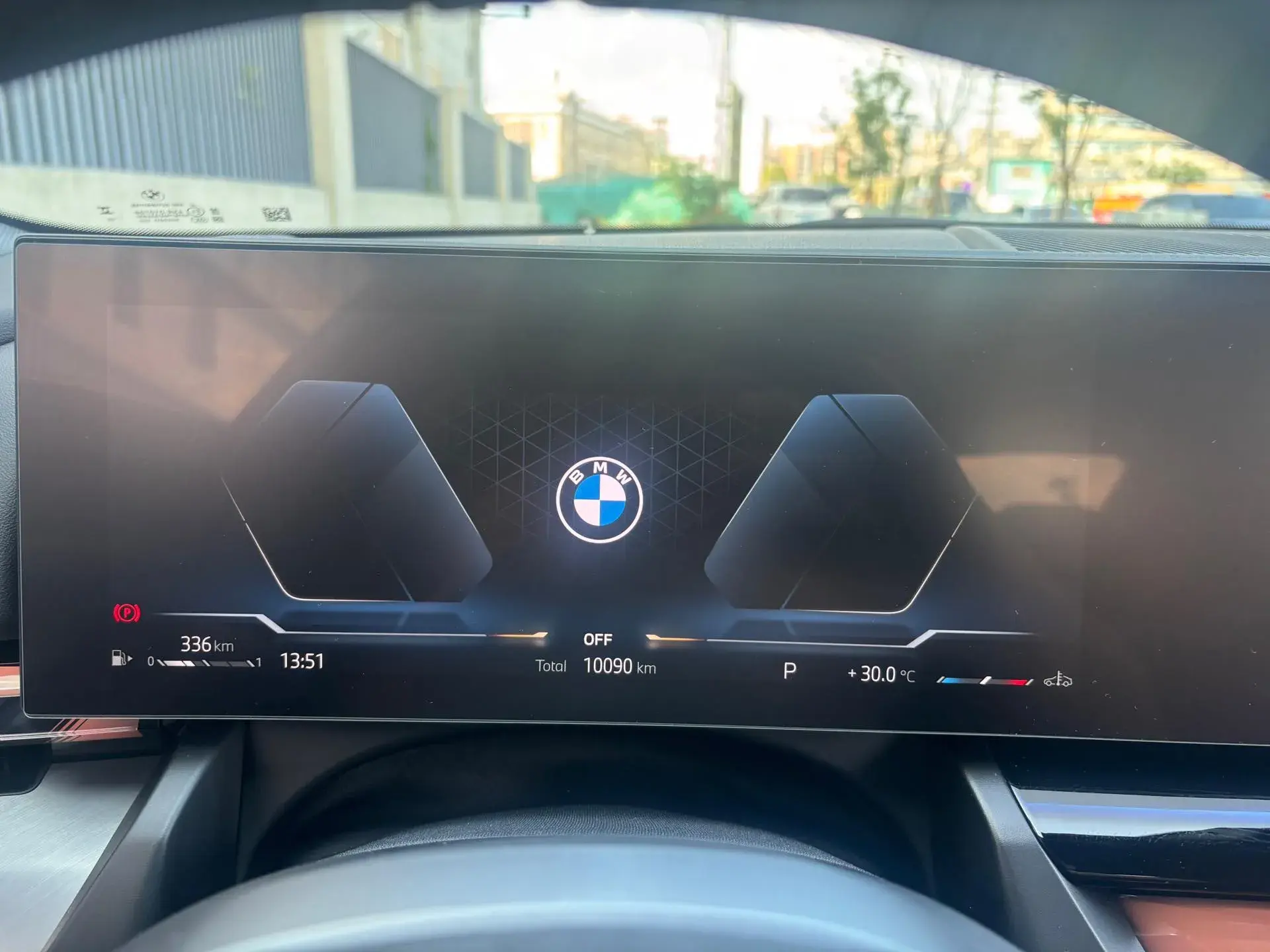 2024 BMW 5 thumbnail 3