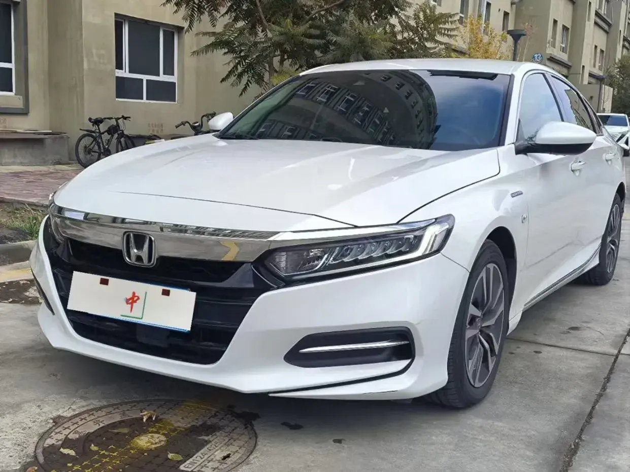 2018 HONDA ACCORD view 1