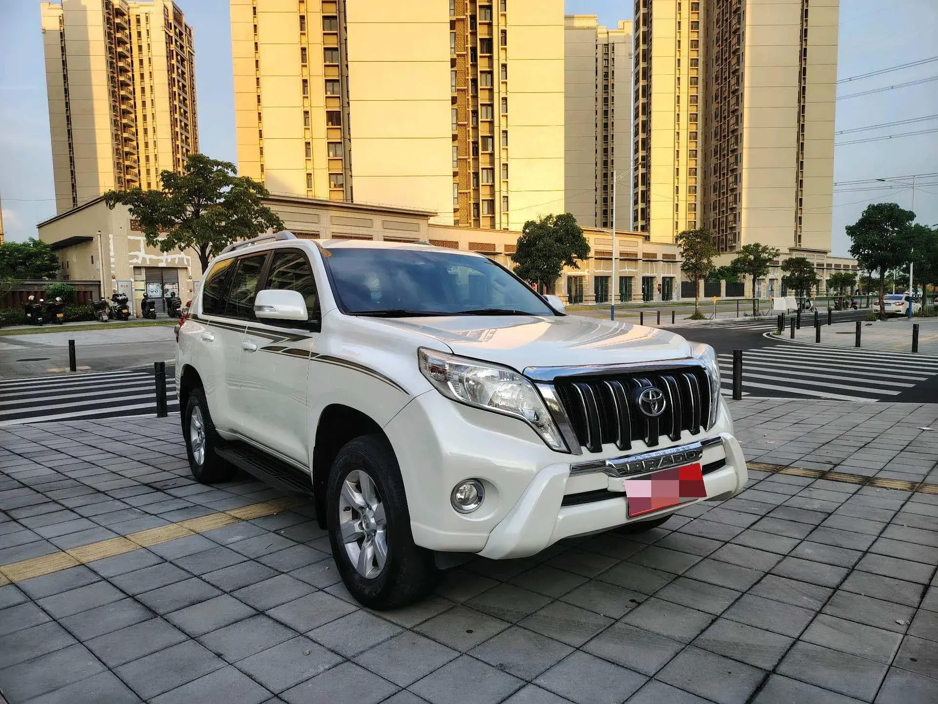 2016 TOYOTA LAND thumbnail 3