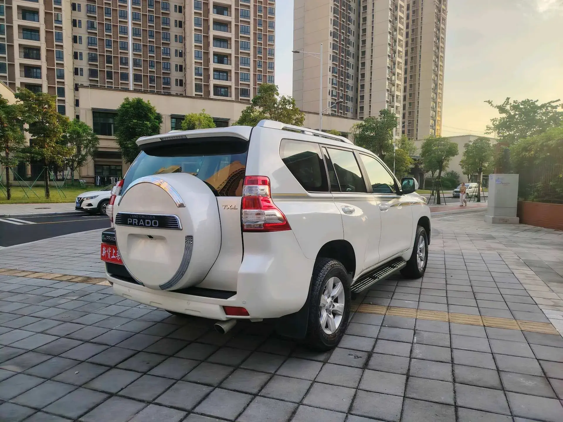 2016 TOYOTA LAND thumbnail 4