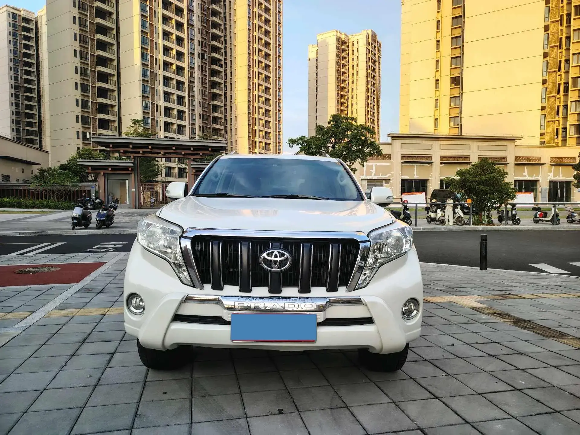 2016 TOYOTA LAND thumbnail 2