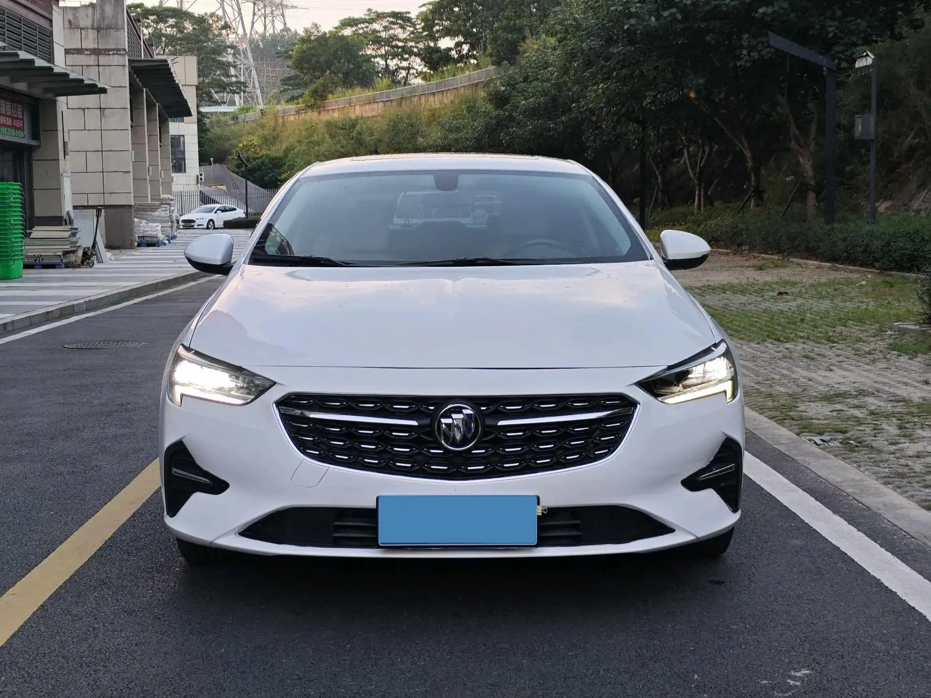 2020 BUICK REGAL thumbnail 2