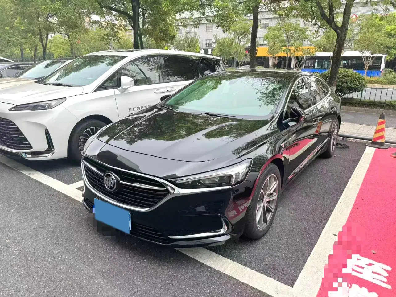 2021 BUICK LARCOSSE view 1