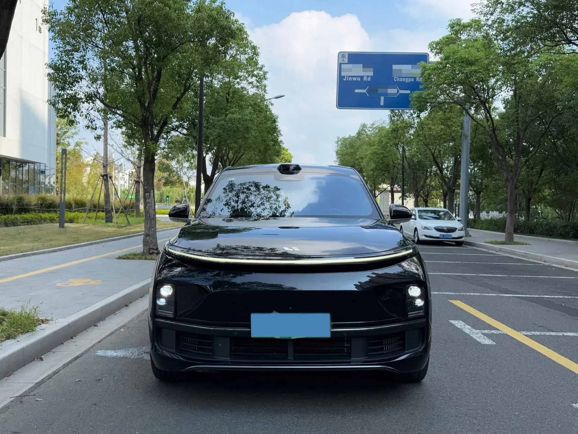 2022 LI L9 thumbnail 2