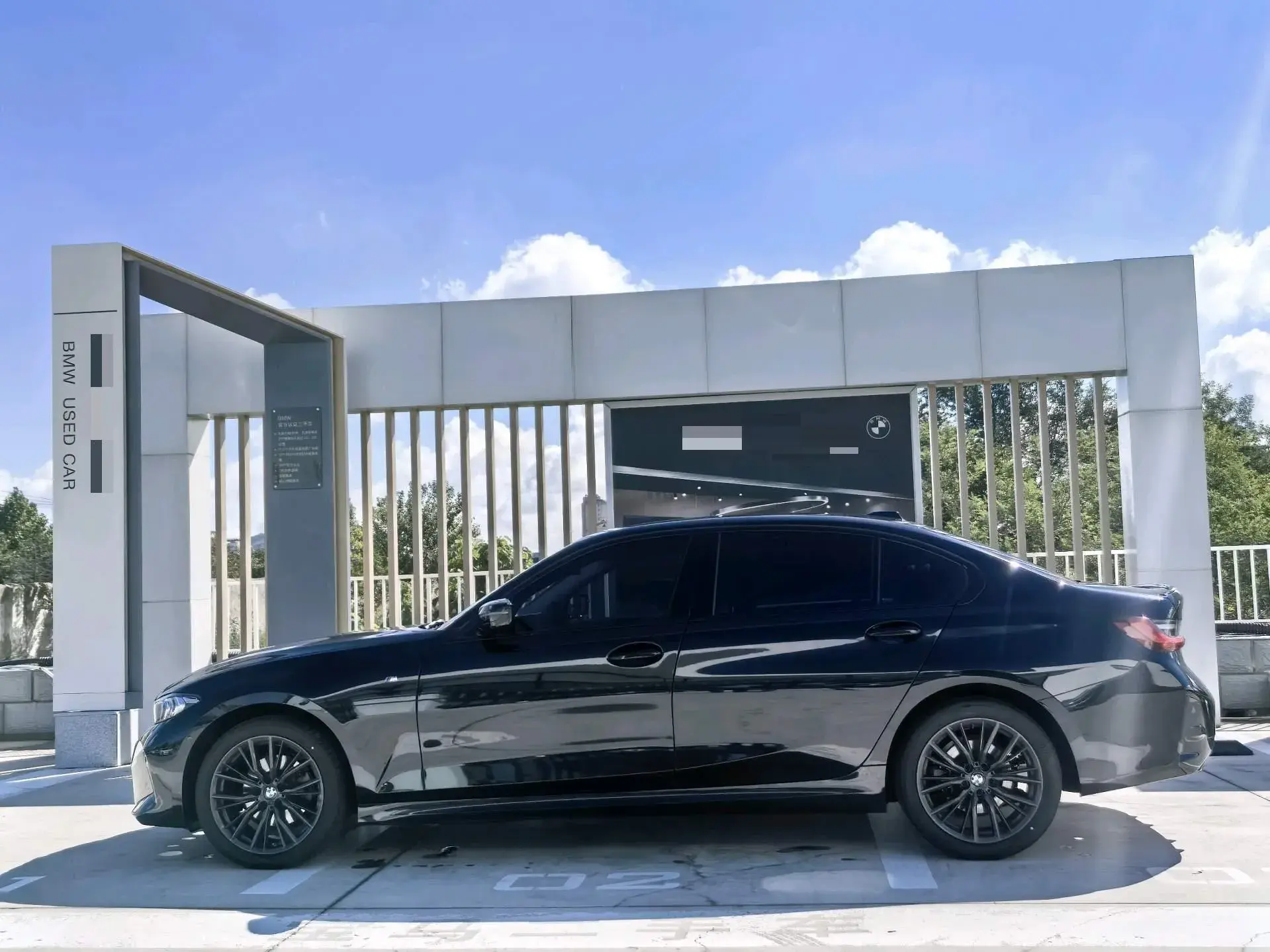 2023 BMW 3 thumbnail 2