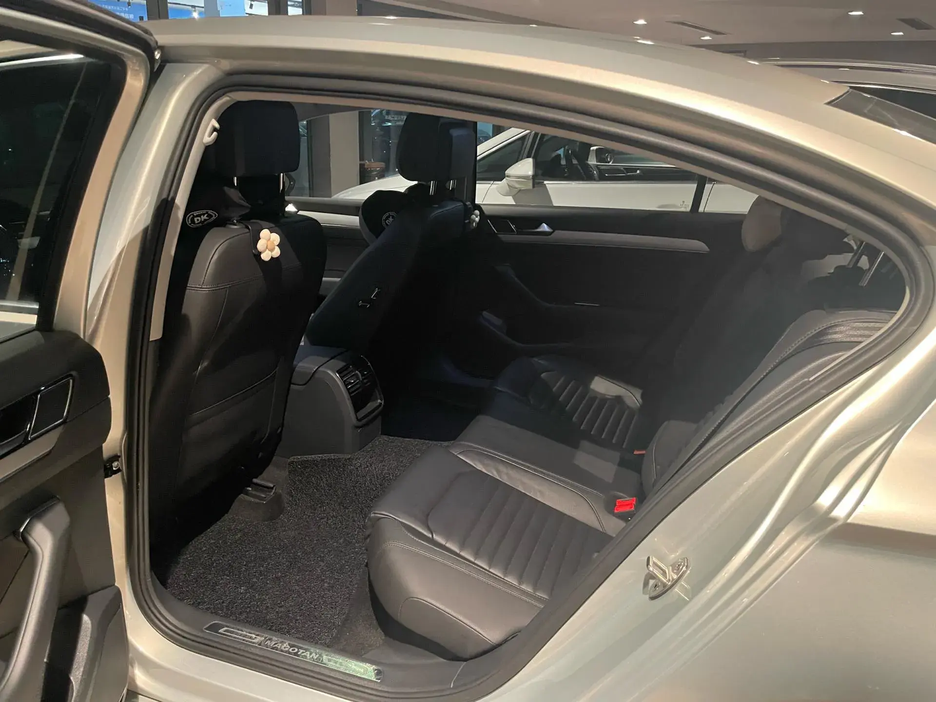 2018 VOLKSWAGEN MAGOTAN thumbnail 4