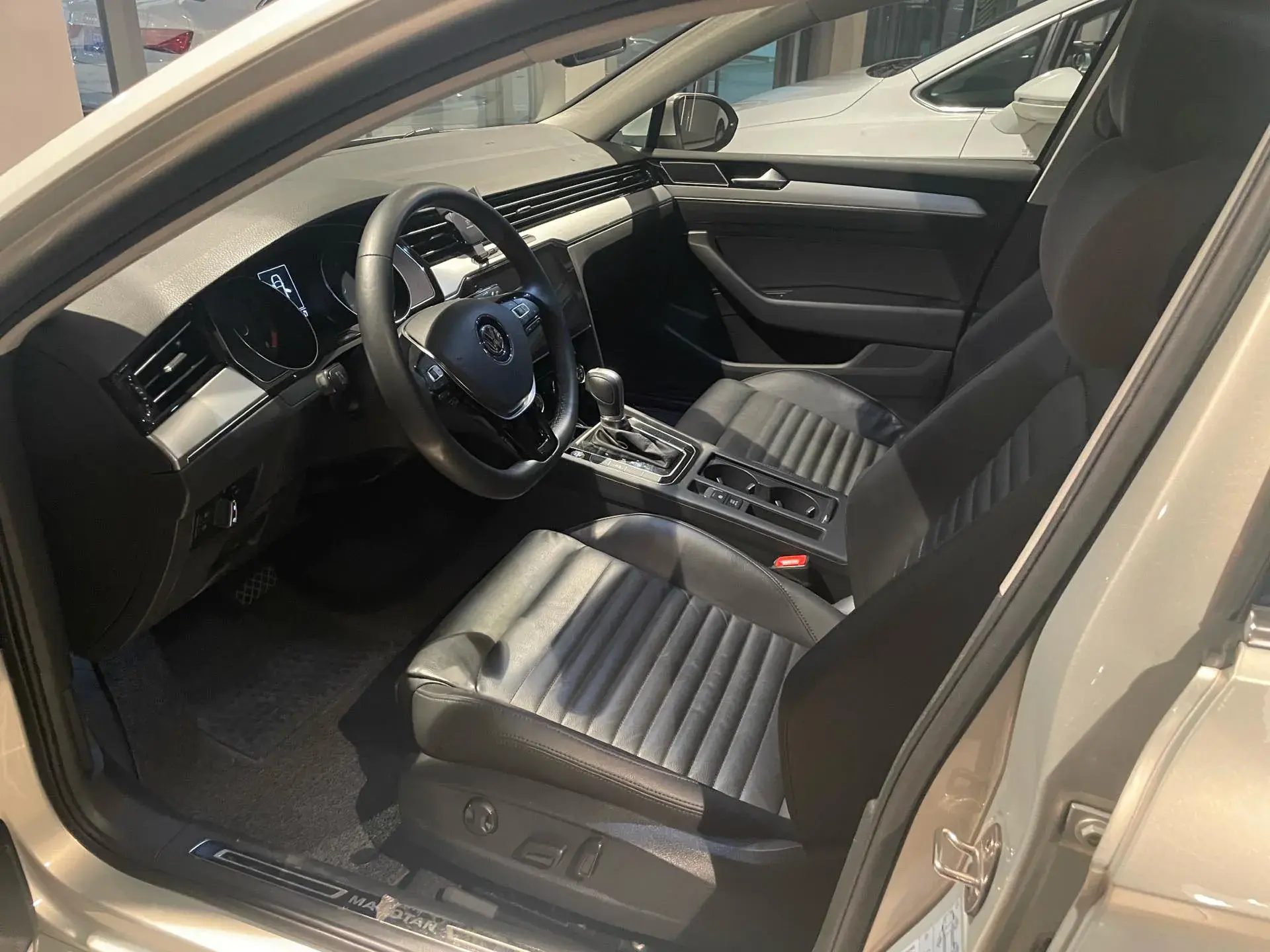 2018 VOLKSWAGEN MAGOTAN thumbnail 2