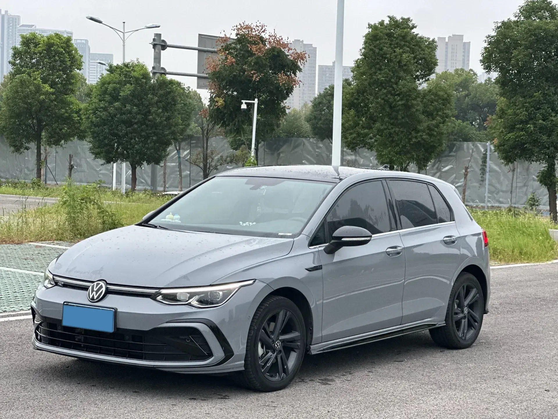 2023 VOLKSWAGEN GOLF view 1