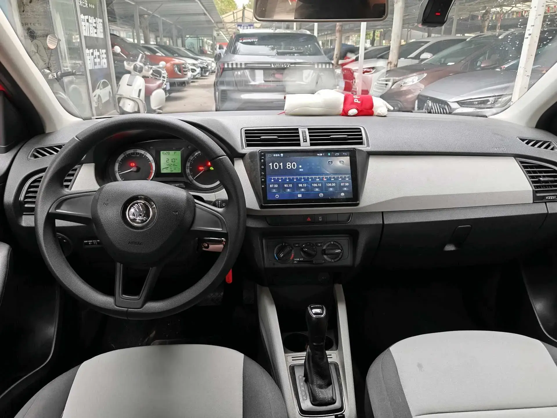 2017 SKODA FABIA thumbnail 4