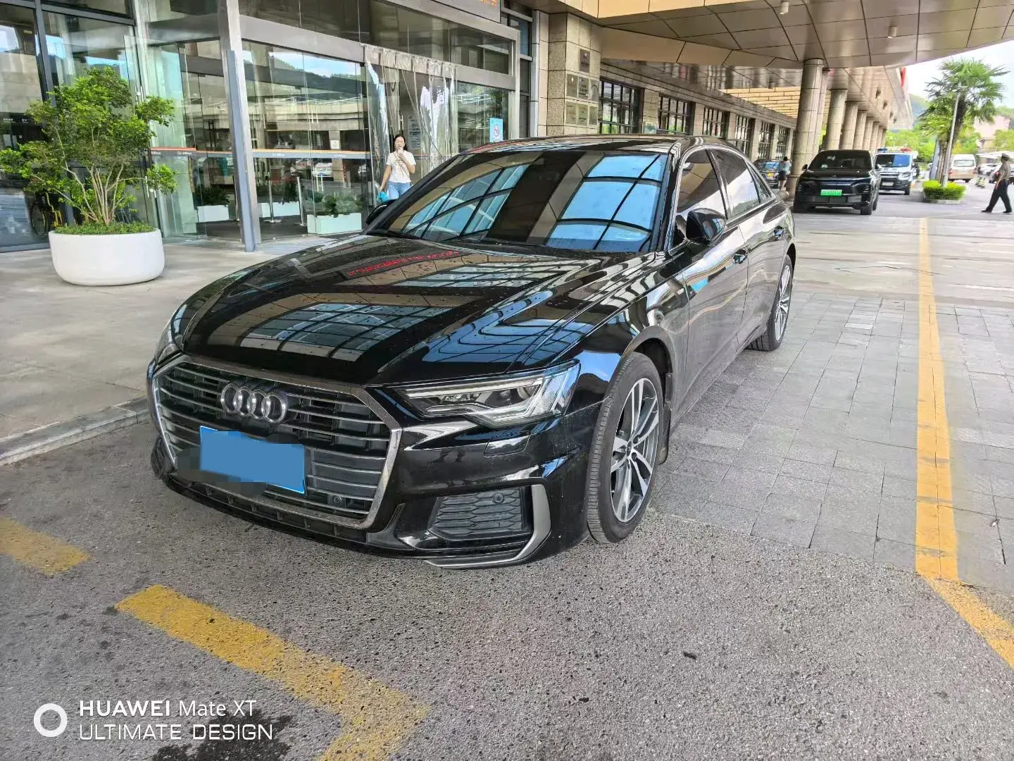 2022 AUDI A6L view 1