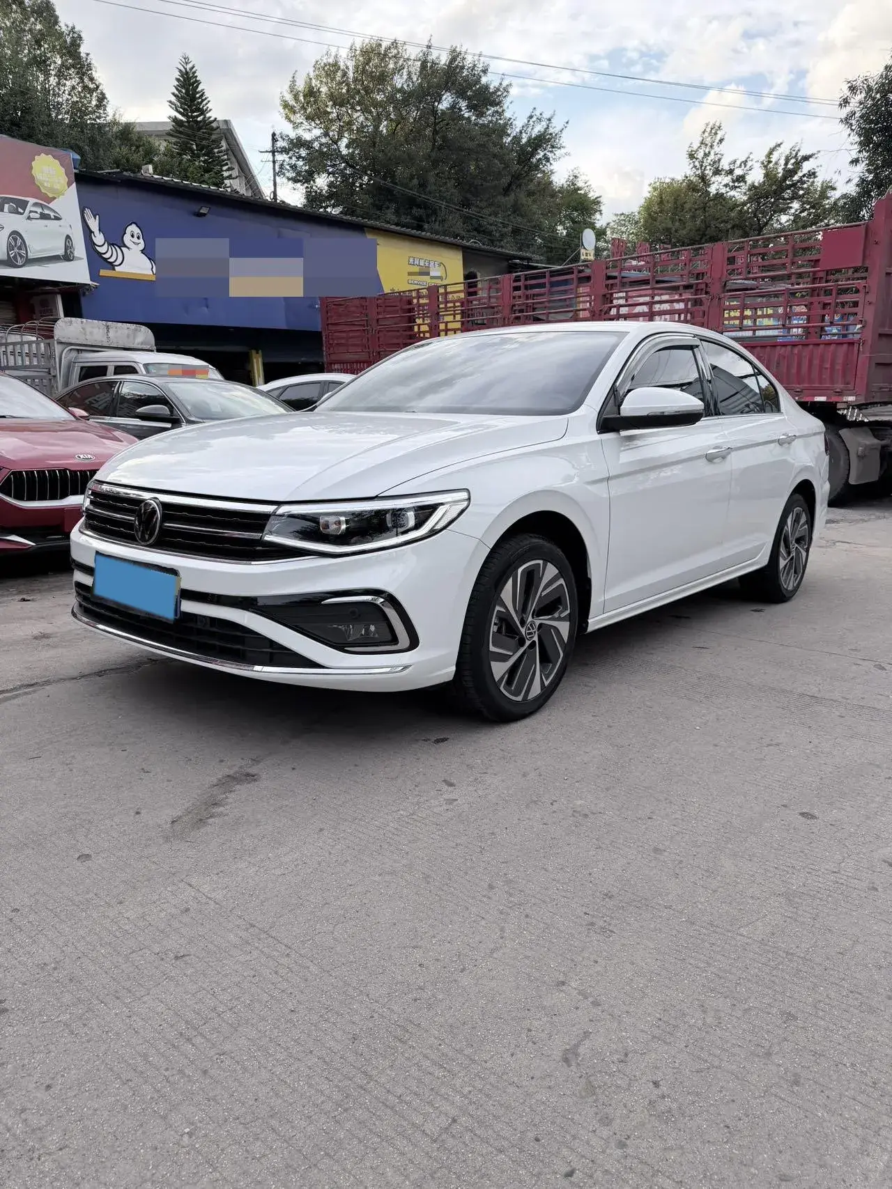 2025 VOLKSWAGEN BORA view 1